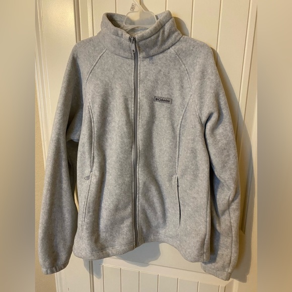 Columbia Jackets & Blazers - NWOT Women’s Gray Columbia Zip Up Fleece Jacket - Size XL
